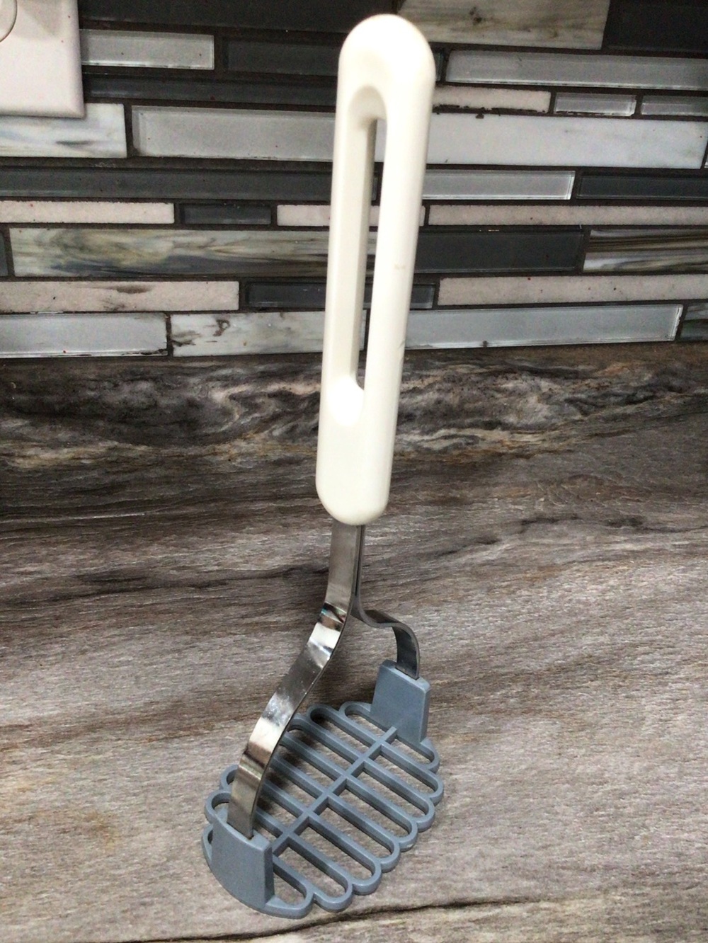 Vintage Bonny USA Potato Masher Blue Plastic Grid White Handle 10.5”